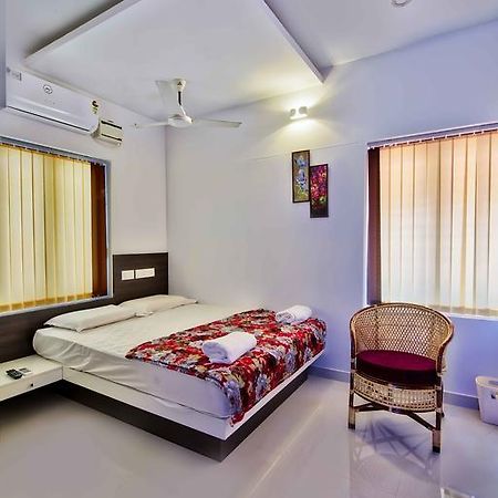 Rams Guest House Near Lulu Mall تريفِندرم المظهر الخارجي الصورة