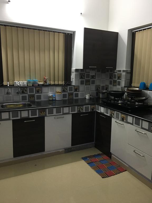 Rams Guest House Near Lulu Mall تريفِندرم المظهر الخارجي الصورة