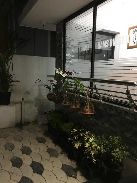 Rams Guest House Near Lulu Mall تريفِندرم المظهر الخارجي الصورة